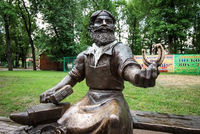 Скульптура псковский скобарь Скульптура псковский скобарь